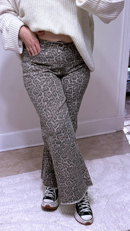 Leopard Print Wide Leg High Waist Jeans – Frayed Hem Denim Pants