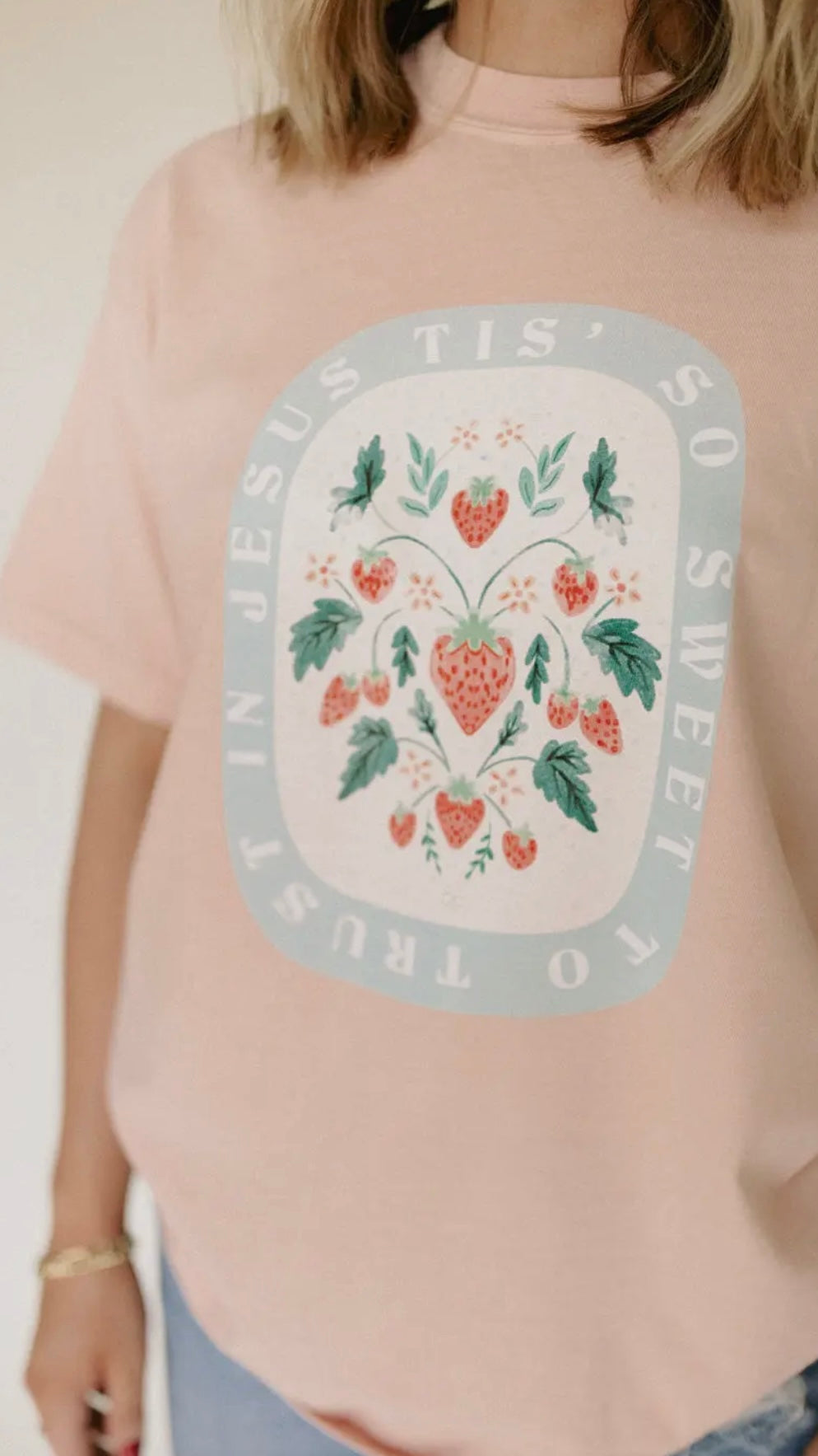 Tis So Sweet Strawberry Faith Tee – Peach Christian Graphic T-Shirt (S–2XL)